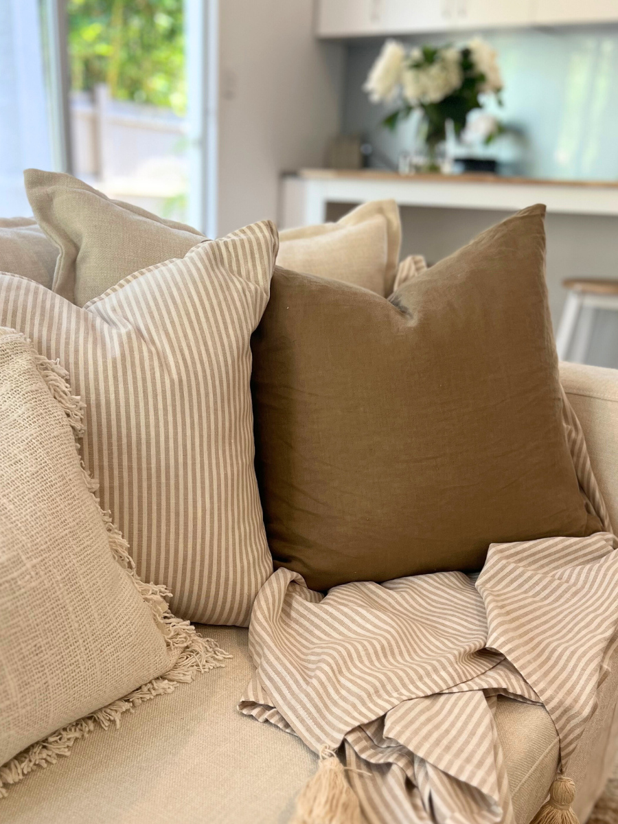 Antibes lightweight throw - Taupe and Ivory