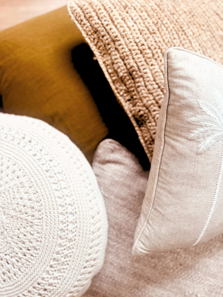 Button Crochet round cushion