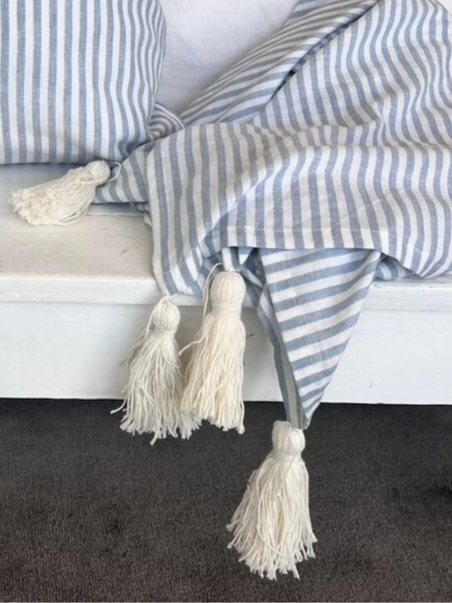 Antibes lightweight throw - Soft Blue